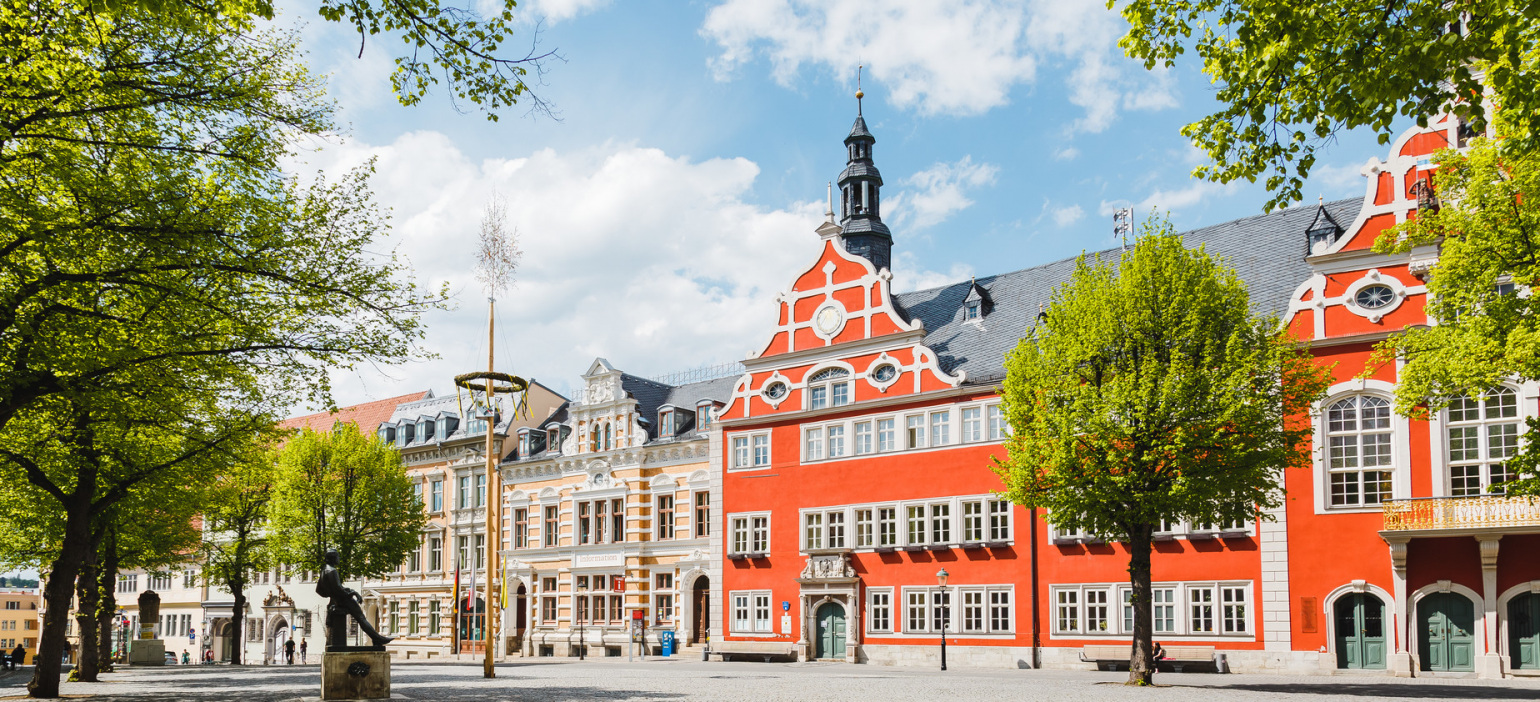 Thüringer Kommunalmonitor: Kommunale Trends auf den Punkt gebracht. Eine Studie im Auftrag der Thüringer Aufbaubank. (Im Bild: Das Rathaus in Arnstadt)